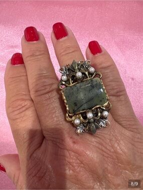 Vintage-Inspired Green Semi Precious Stone Pearl Accent Ring-NWT